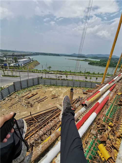 荔湾区作业中发生设备损坏或人员意外，责任怎么划分？