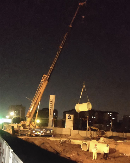 荔湾区“弯臂矫正”—— 吊车的 “形变补偿” 技术